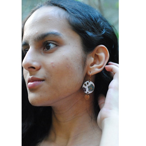 Ekibeki Phool Earrings (Color:White)