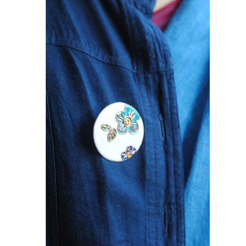 Ekibeki Phool Lapel Pin (Color:White)