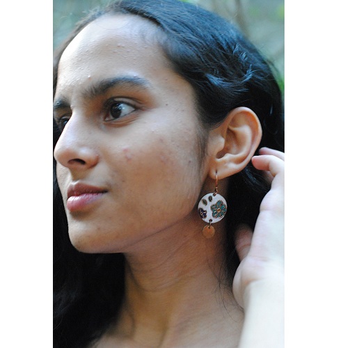 Ekibeki Phool Earrings (Color:White)